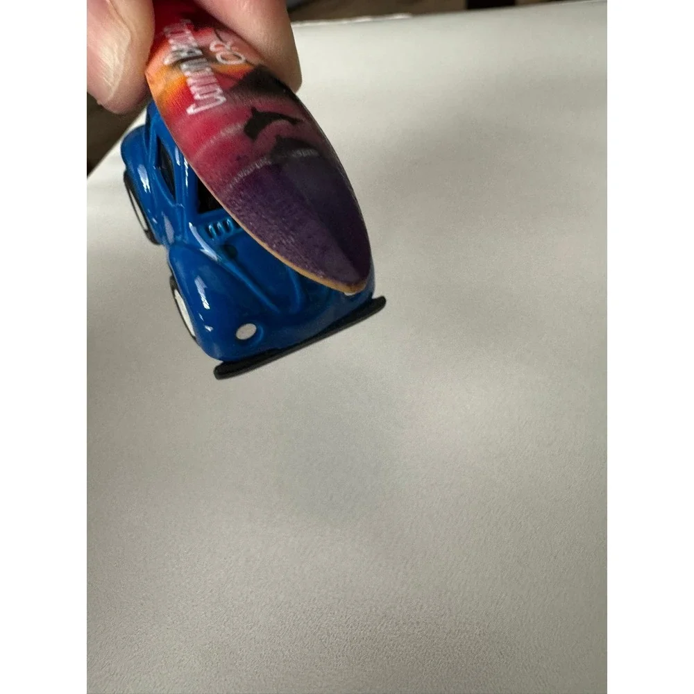 Cannon Beach Oregon Blue Beetle Bug Style Car Keychain with Surfboard‎ Souvenir
